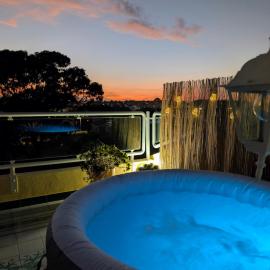 Oasis on the Gulf with a Sea View - Unique Roof Top Condo, hotell sihtkohas Quartu SantʼElena