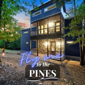 Viesnīca 5 Bedroom - Four En-Suite & Bunk Loft w/half bath pilsētā Hochatown
