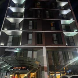 Land Park Hotel