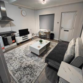 Lovely 1 Bed apartment available