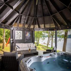 Hagrid's Hut - Harry Potter Riverfront Experience, hotel in New Richmond