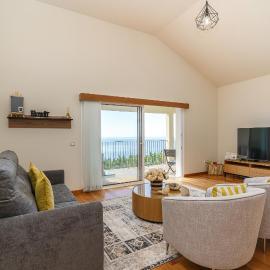 Rosas House, private house with jacuzzi and BBQ, hotel a Estreito da Calheta