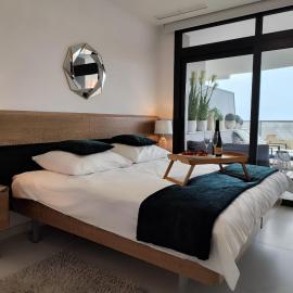 Sunset Cliffs Residence by Leo Apartments
