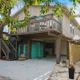 Anna Maria Island Tree House Pet Friendly!