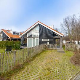 Zonnedorp 1 Solskin Renesse | Strandvakantie in Modern Vakantiehuis, hótel í Renesse