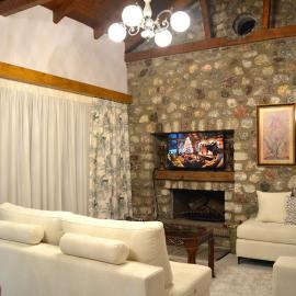 Villa Selena - Cool Mountain Villa with Panoramic Views, hotel u gradu Kernitsa