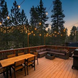 Evergreen Getaway Pet Friendly in SLT w Hot Tub, hotel in South Lake Tahoe