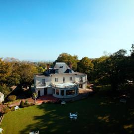 Luxury French Villa with Indoor Pool Spa & Tennis Near Paris โรงแรมในLa Queue-lès-Yvelines