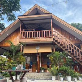Theresa's Pension House, hotel in San Vicente