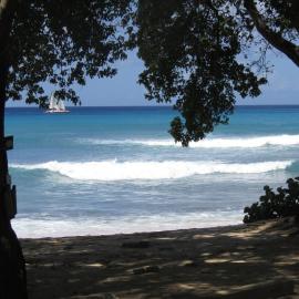 103 Batts Rock Beach Condo's、セント・マイケルのホテル