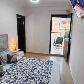 Private Room in Shared Apartment step by mosquée Hassan II, hotel din Casablanca