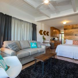 Kihei Bay Surf #110 Studio Modern/Beach Decor, A/C, Across Beach Cute Comfy, hotel v destinaci Kihei
