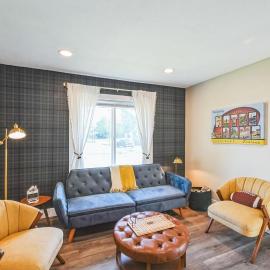 Renovated 2BR Home Near Notre Dame & Eddy St, hotel in South Bend