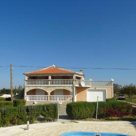Amazing Villa with Outdoor Swimming Pool