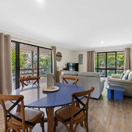 Welcome to Sea Ayre Cottage, hotel in Gympie