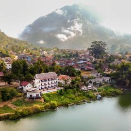 Sabaidee Nam Ou River View، فندق في Nongkhiaw