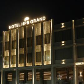 Hotel HPB Grand, hotel u gradu Bhadohī
