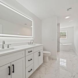 Soaking Tub Luxury 3-Bedroom TownHouse