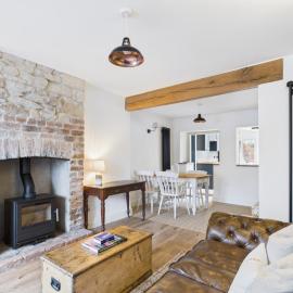 Chester Cottage - Romantic 1-Bed Cottage, Cirencester with Log Burner, hotel in Cirencester