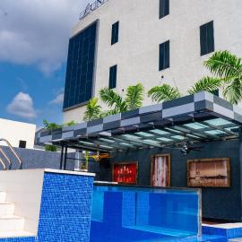 Lunar Signature Hotel & Suites，埃努古的飯店