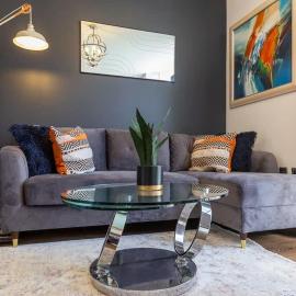 Bright cheery 4 bd apartment by Brighton Station, Hotel in Brighton & Hove