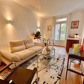 Elegant two-room apartment with garden, 10 min from La Défense، فندق في سوراسْن