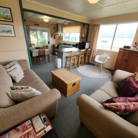Esplanade Escape Classic Coastal Cottage