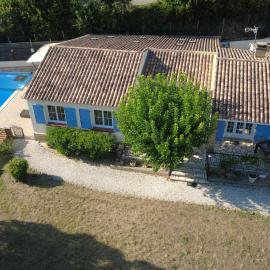 Maison Bijou Vacances - Villa avec piscine près d'Uzès, khách sạn ở Seynes