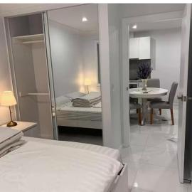 Modern 1 or 2-Bedroom Granny Flat Near Parramatta CBD, hotelli kohteessa Sydney