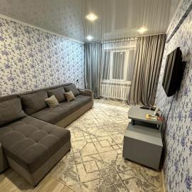 Lux Home на Амурской, hotel in Ustʼ-Kamenogorsk