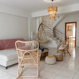 SkyView New Maisonette with private Parking