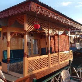 Houseboat Quebec, hotel u gradu Srinagar