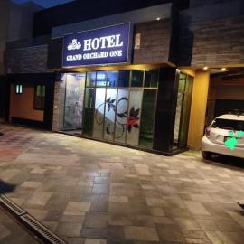 Grand Orchard One Hotel、ラホールのホテル