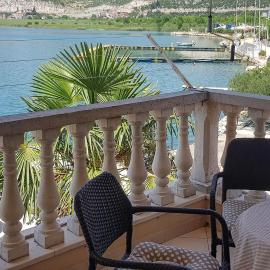 1 Bedroom Beach Front Apartment In Rogotin-Ploce