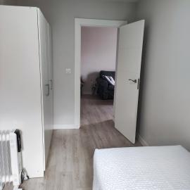 Habitación acogedora ideal para descansar en tus vacaciones, hotel em Madrid