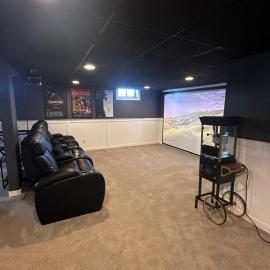 Ankenys Best Hot tub Theatre Room Game Room, hotel v destinaci Ankeny