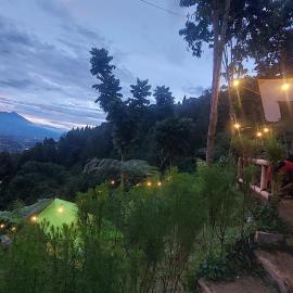 ZOYA HILLS, hotel in Pondok Cipaseban