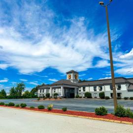Super 8 by Wyndham Piedmont Greenville Area, hotel di Piedmont