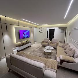 A serviced three - bedroom apartment exclusively for you, located in one of the best areas in Sheikh Zayed, готель у місті Sheikh Zayed