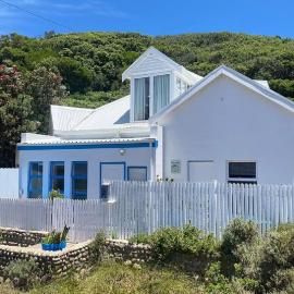 Nirvana Beach Cottage a Luxury cottage close to ocean side & mountain peaks beach holiday venue, hotel in Hout Bay