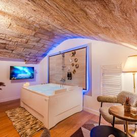 Suite d'Exception sous Voûtes avec Spa & Cinéma