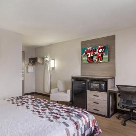 Red Roof Inn & Suites Brunswick I-95, ξενοδοχείο σε Brunswick