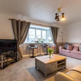 Cosy Deganwy Escape by the Sea & Conwy Mountain, hotel in Deganwy