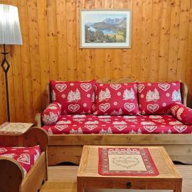 Appartement 2 chambres avec jardinet, piscine vue sur la montagne, hotel in Luz-Saint-Sauveur