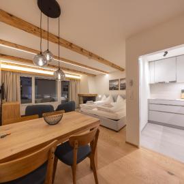 New Premium Studio with eFireplace, Pool & Sauna
