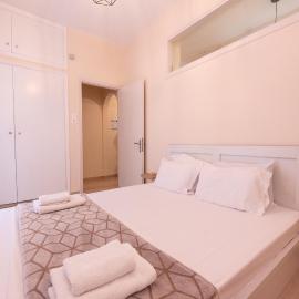 AKTIS apartment 4-10min from airport، فندق في أرتيميدا