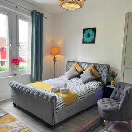 Entire Apartment with Self Check-In & Free Parking, hotel u gradu 'Fife'