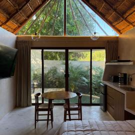 Aldea 58, cabañas de lujo con piscina en Merida centro, hotell i Azcorra