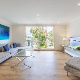 Sea Breeze, 1,23 Stubby St Nelson Bay - Pet Friendly duplex with boat parking, air con and wi-fi, хотел в Нелсън Бей