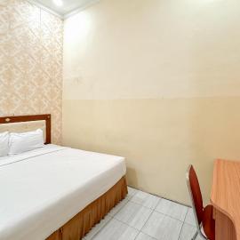 Perdana Kasih Hotel Pemuda Klaten Mitra RedDoorz, Hotel in Solo